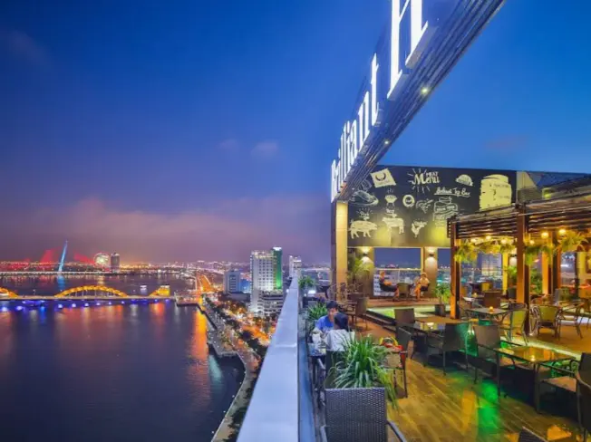 다낭 Brilliant Top Bar – 브릴리언트 호텔