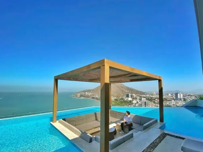 Roof Top Bar Breeze