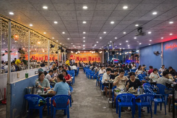 남단-해산물-식당-테이블-의자-배치