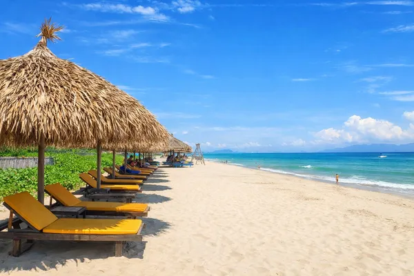 안방-비치-맑은-하늘-선-베드