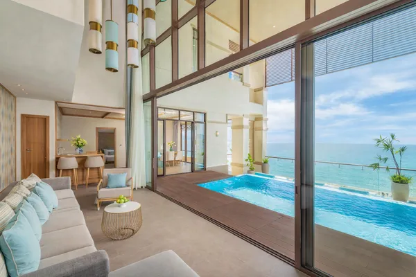 퓨전-리조트-프레지덴셜-룸에서-보는-수영장