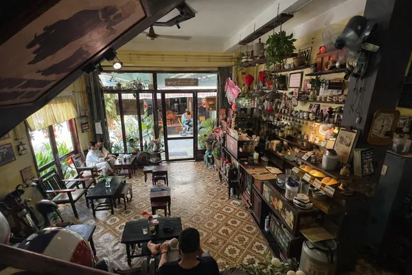 남하우스-카페-오래된-인테리어-소품들