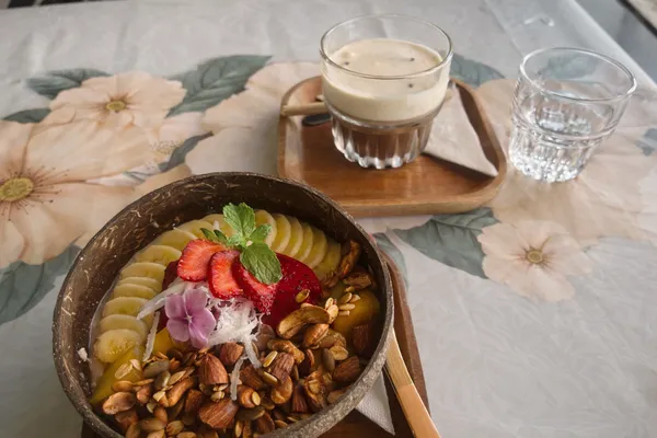 푸나-커피-스무디-볼과-커피