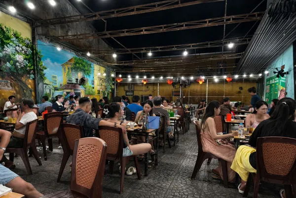 Hải-sản-tươi-sống-Bà-Rô-실내-분위기