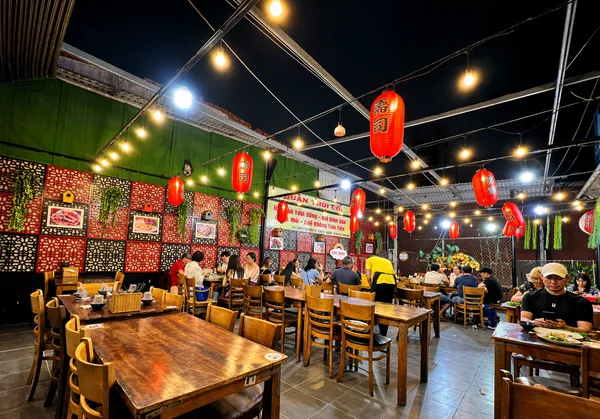 Thời-Cổ-Seafood-실내-분위기